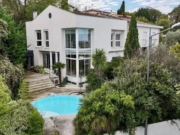 Maison 6 pièces 195 m² 