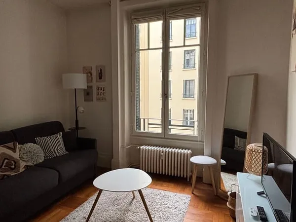 Studio 1 pièce 33 m² 