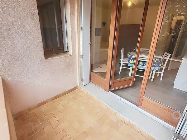 Studio 1 pièce 27 m² 
