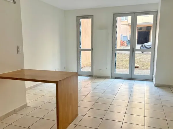 Studio 1 pièce 30 m² 