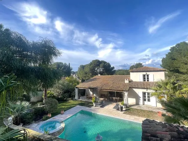 Maison 9 pièces 333 m²
