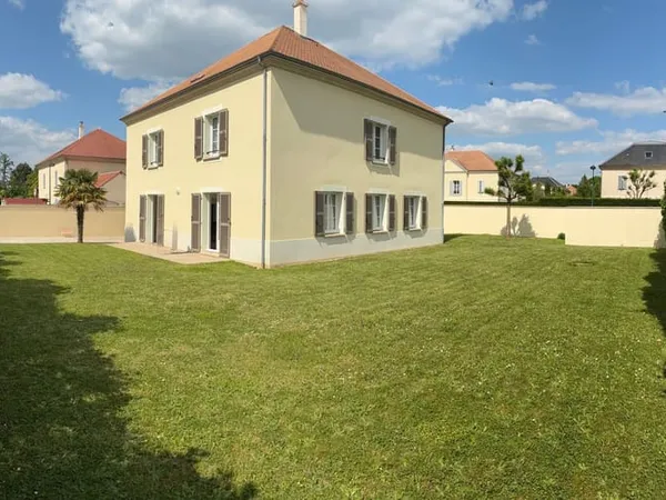 Maison 8 pièces 223 m²