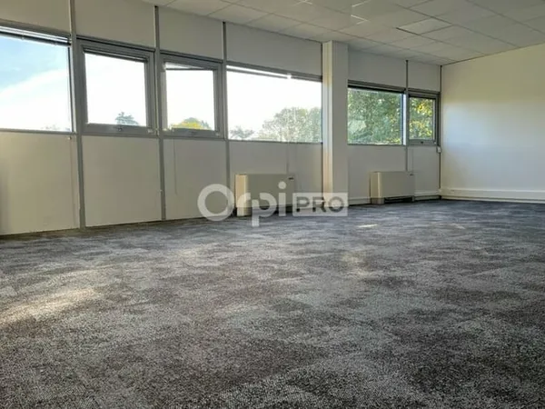 Bureaux 64 m²