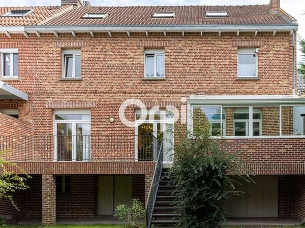 Maison 7 pièces 215 m²
