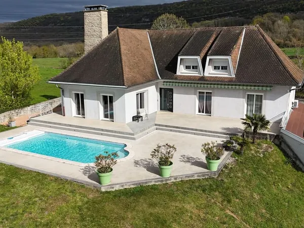 Maison 8 pièces 270 m²
