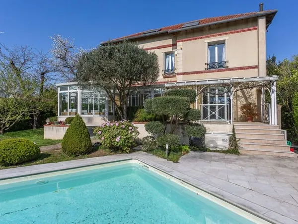 Maison 7 pièces 286 m²