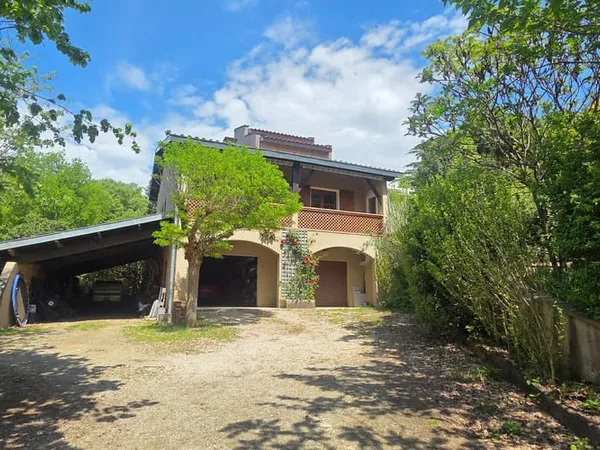 Maison 5 pièces 242 m²