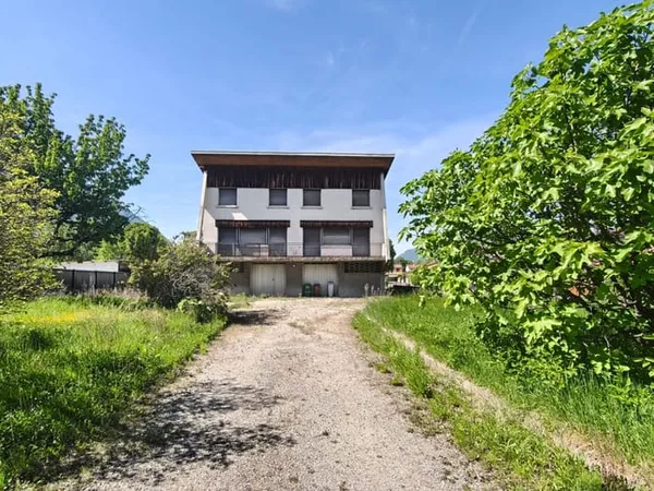 Maison 10 pièces 247 m²