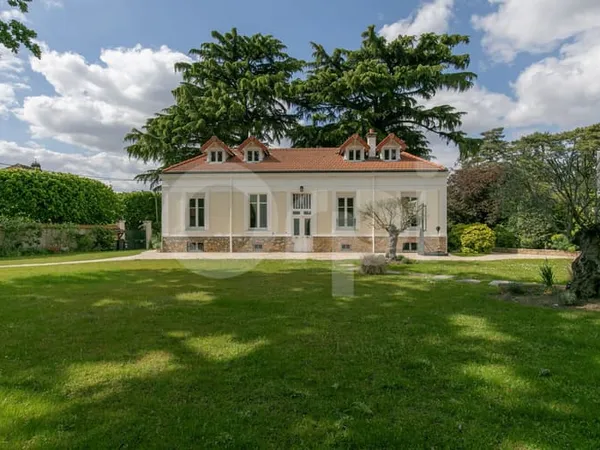 Maison 9 pièces 260 m²