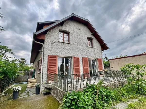 Maison 7 pièces 210 m²