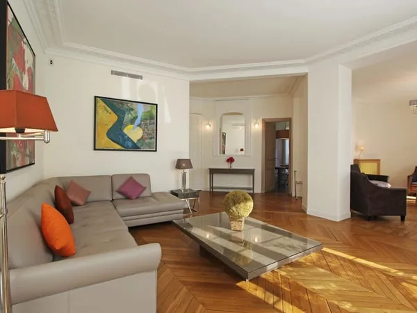 APPARTEMENT 5 PIÈCES - 3 CHAMBRES - 2 SALLES DE BAIN - PASSY