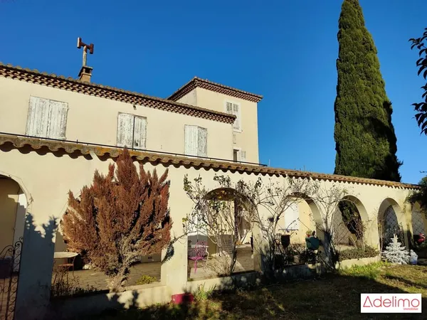 Maison 15 pièces 1582 m²