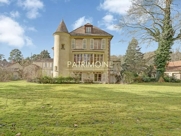 Maison Poigny La Foret 12 pièce(s) 635 m2