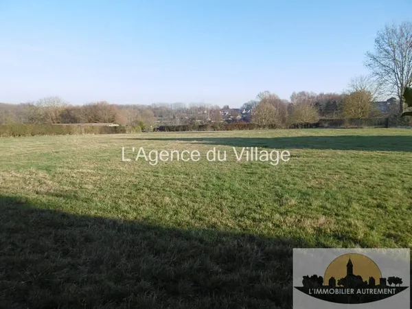 AUNEUL - FACADE 20,43 METRES - TERRAIN -1345 m2 - 66 000 euros