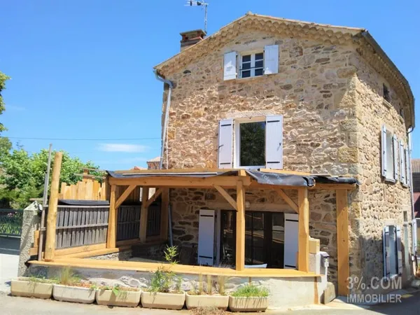 Maison de village en pierre avec terrasse