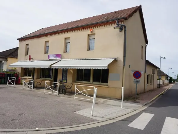 Maison de village, ancien bar/tabac/journaux