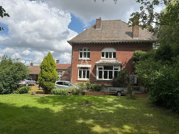 Maison 8 pièces 277 m²