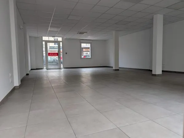 A LOUER-LOCAL COMMERCIAL NEUF-74M²-CENTRE VILLE -COMMENTRY