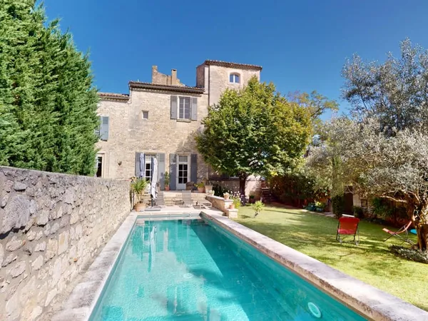 Maison 5 pièces 240 m²