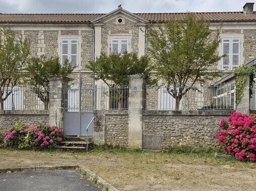 Razac-sur-l'Isle Dordogne (24) 216M2 8 pièces 5 Chambres.