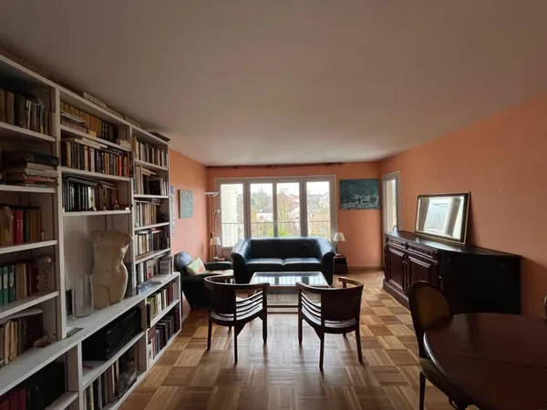 Appartement lumineux 76 m2 RER B à pied Vue dégagée Parking Résidence verdoyante