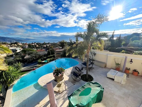 Maison 5 pièces 300 m²