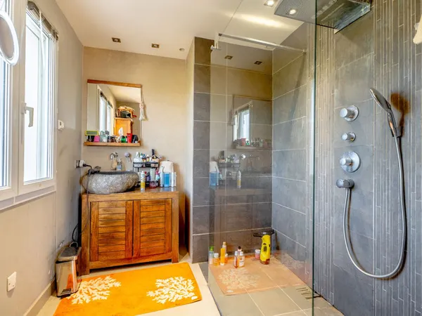 Maison 5 pièces 200 m²