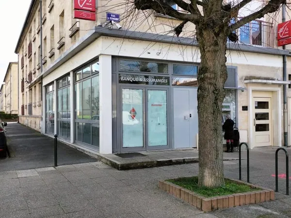 Local commercial T 139m² - Compiègne - 3120 .98 .17.17