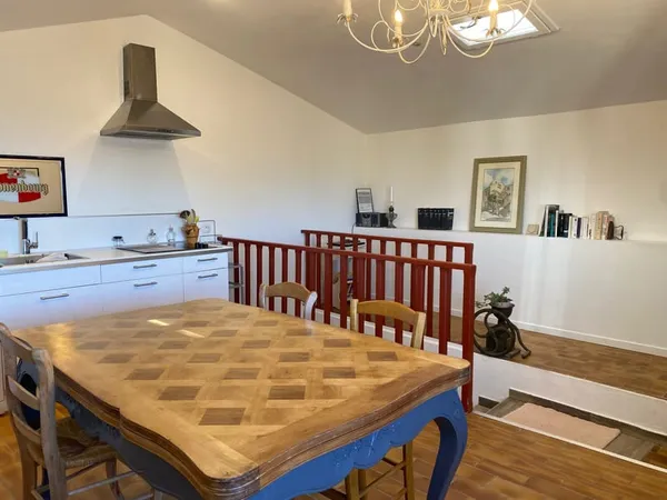 A LOUER EN AVRIL LURS EN MEUBLE APPARTEMENT T3 dans maison de village