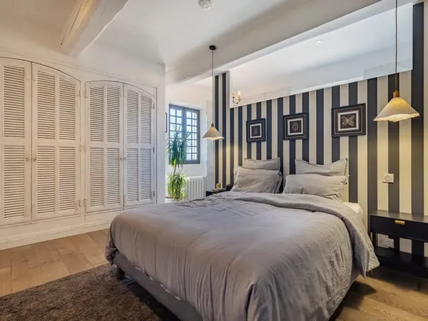 Maison 7 pièces 385 m²