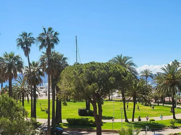Vente discrète - appartement moderne Cannes Croisette
