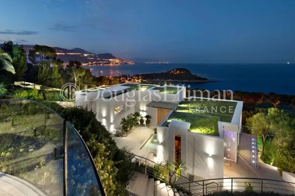 SAINT JEAN CAP FERRAT: Propriété de Luxe avec Vue Mer Exceptionnelle