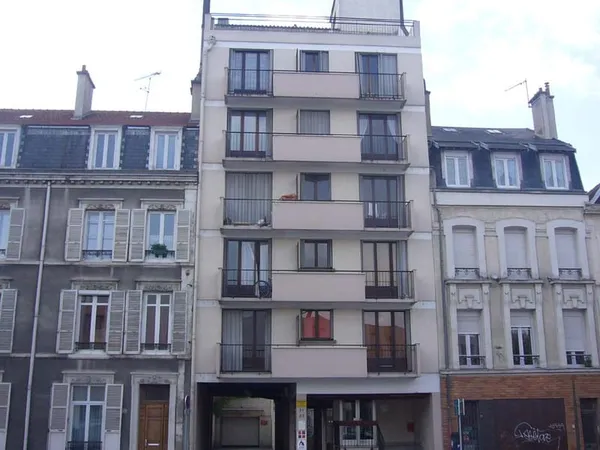Garage fermé rue de Courcelles (secteur Clairmarais)