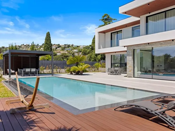 Maison 5 pièces 320 m²