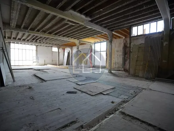 🏢 Superbe Loft de 254m² à Aménager avec terrasse, en Plein Centr