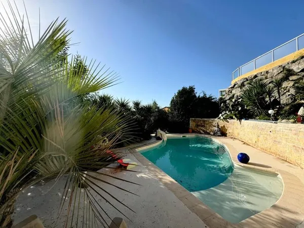 Maison 6 pièces sur 6000m2 de terrain