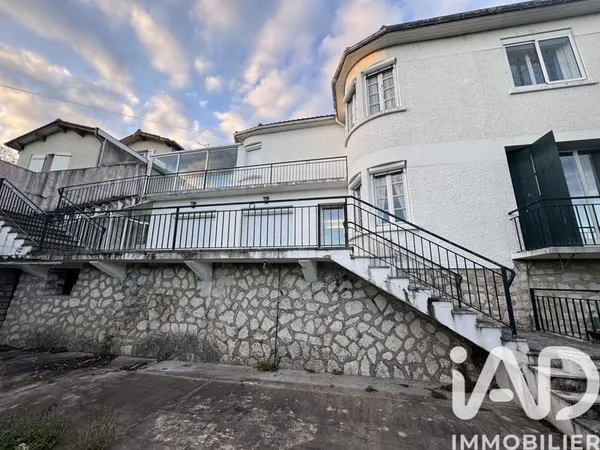 Maison 8 pièces 250 m²