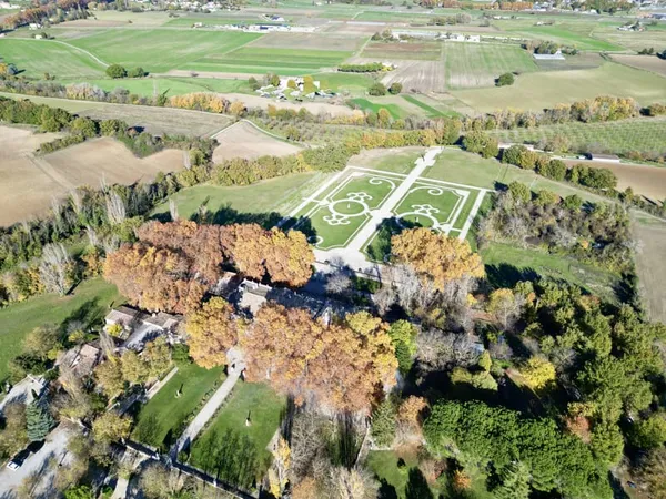 Château 11 pièces 1500 m²