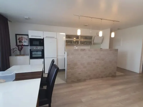 NOUVEAU PRIX - Opportunité à saisir - Appartement Moderne rénové 3 pièces