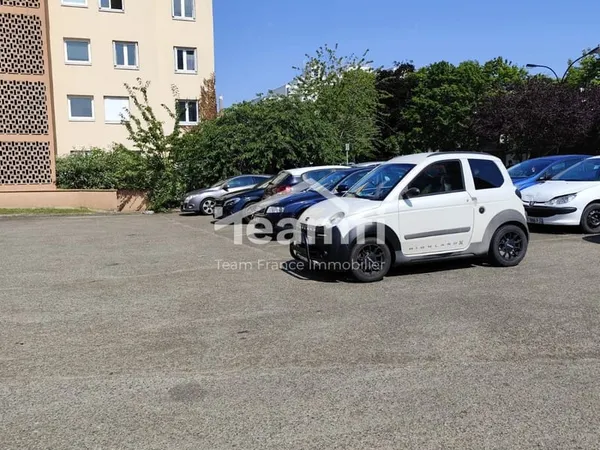 Parking 204 m²