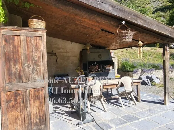 Maison 5 pièces / 180 m² / 472 500 EUR / PRADS-HAUTE-BLEONE