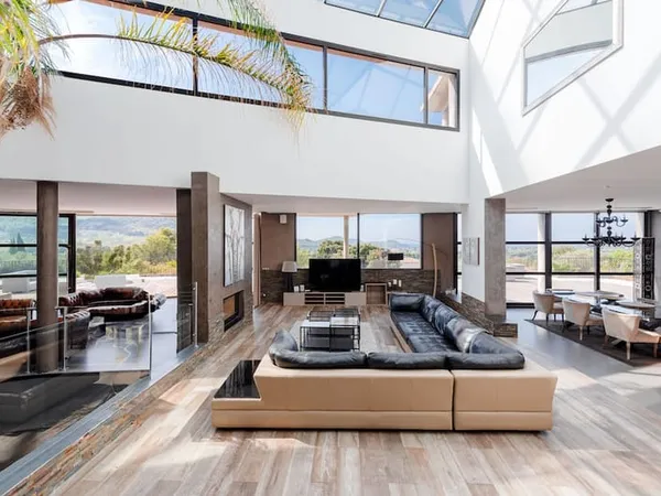 Maison 6 pièces 800 m²