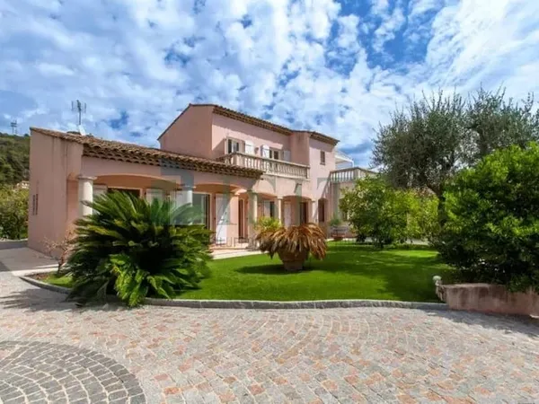 VILLEFRANCHE-SUR-MER - VILLA NEO PROVENCALE