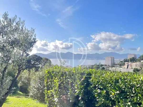 CANNES - SUPERBE APPARTEMENT 121M2
