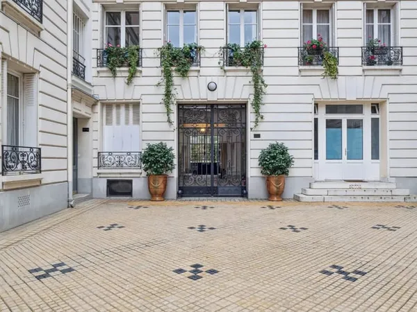 Charmant studio spécial Investisseur - immeuble standing - Par