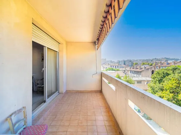 CHARMANT Appartement Marseille 3eme T3 avec Balcon , dressing et boxe