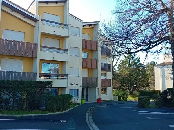 Studio avec cave et parking à proximité immédiate de l'Océan