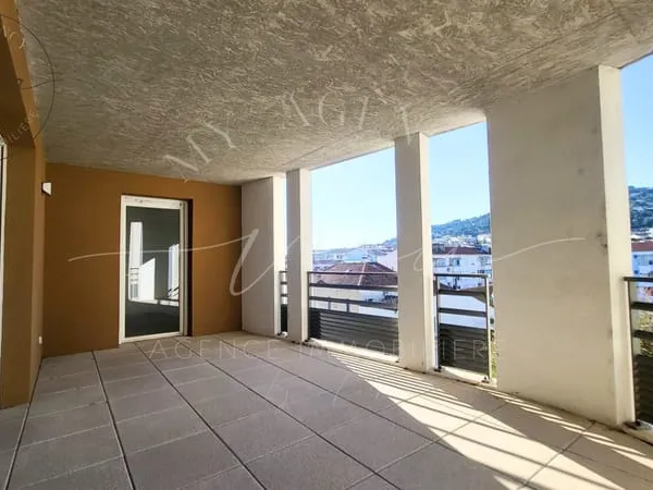 Bel appartement T2 récent centre de sète avec parking privé