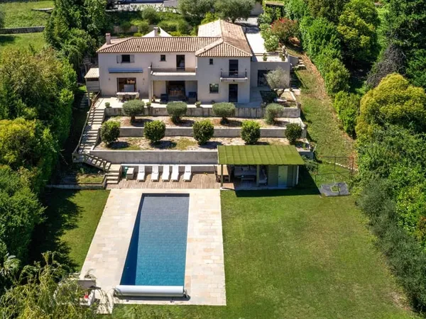 Maison 6 pièces 353 m²