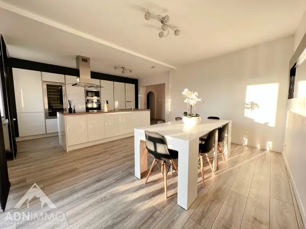 Maison 8 pièces 290 m²